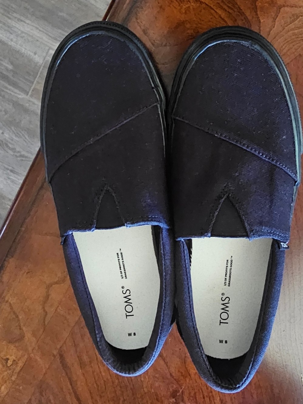 TOMS Classic Slip-ons in Black Canvas Womens Size 8 EUC - Picture 16 of 16